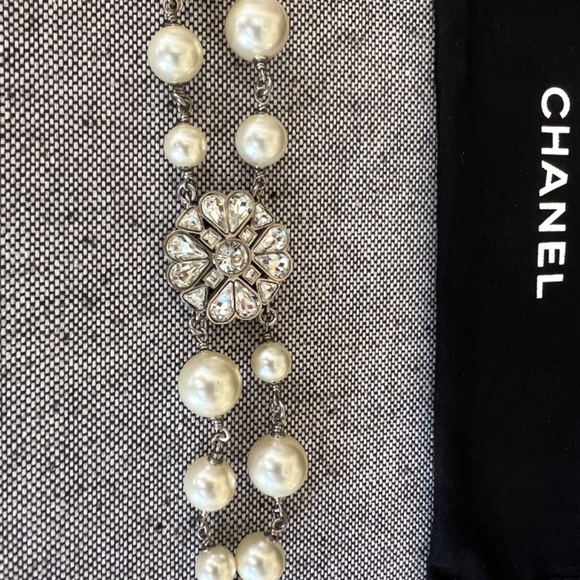 Chanel Faux Pearl and Crystal Cluster Bracelet From Autumn 2008 Collection - Picture 6 of 16